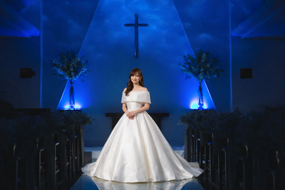 福岡（博多）の結婚式場フォレストテラス博多のナイトチャペルでのウェディングドレス姿の新婦